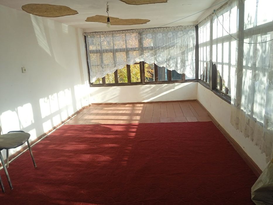 Бустонлиқ тумани Қораманас МФИ Орал Тансикбаев кучаси 79 уй сотилади.