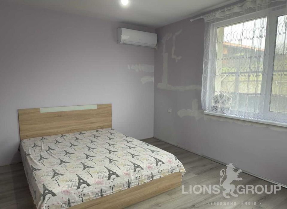 Самостоятелна къща с двор в с.Николаевка, област Варна