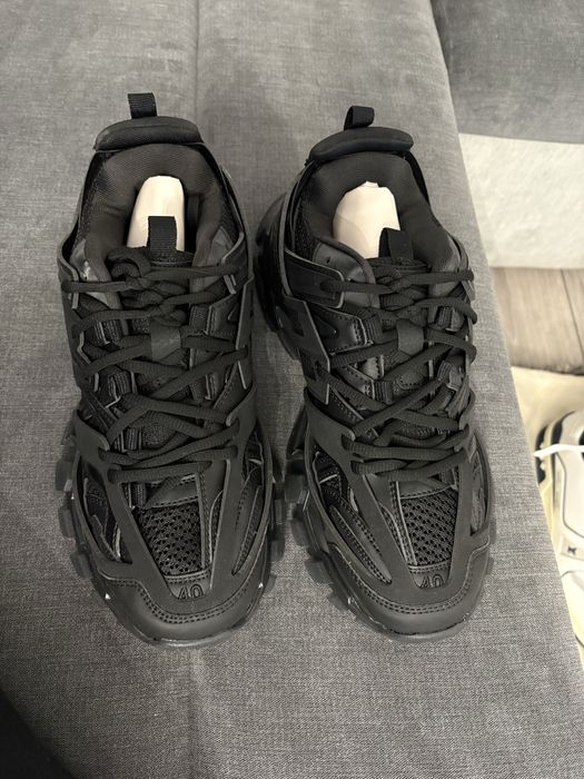 Balenciaga track