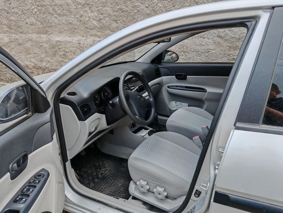 Hyundai Accent Mașina foarte întreținută,îngrijită. Consum mic.