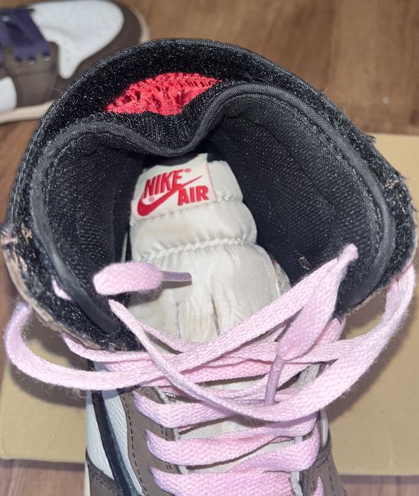 Nike air Jordan 1 Travis Scott reverse swoosh