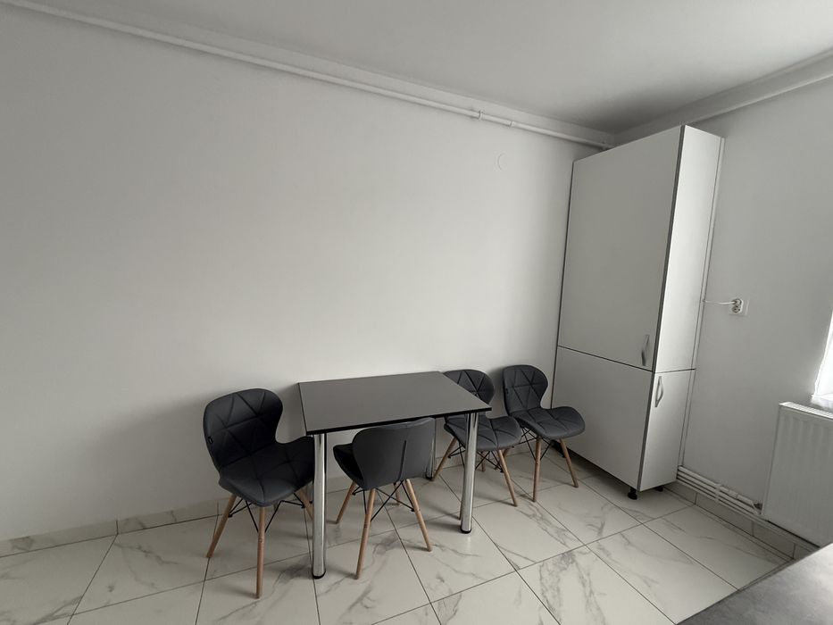 Inchiriez Garsoniera