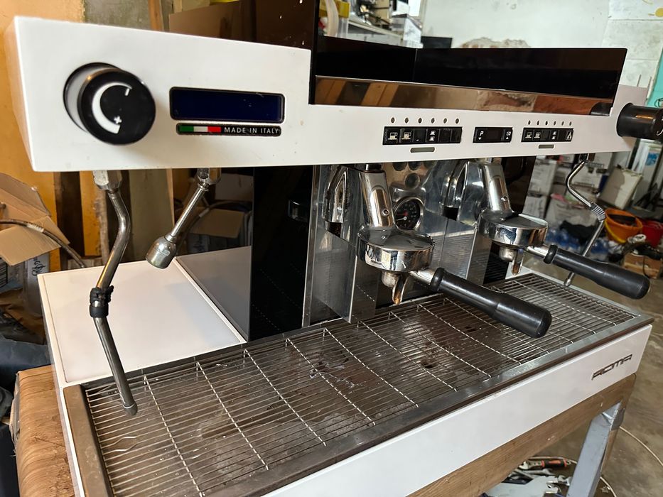 Професионална кафе машина с две групи Сан Ремо