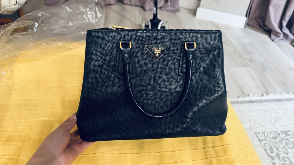 Элегантная сумка Prada
