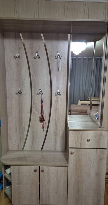 Отдам шкаф в прихожую