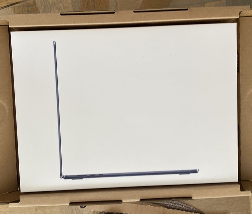 MacBook Air M5 15,3inch 16GB 512SSD ЧИСТО НОВ