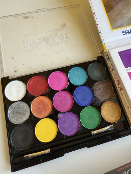 Тени для макияжа