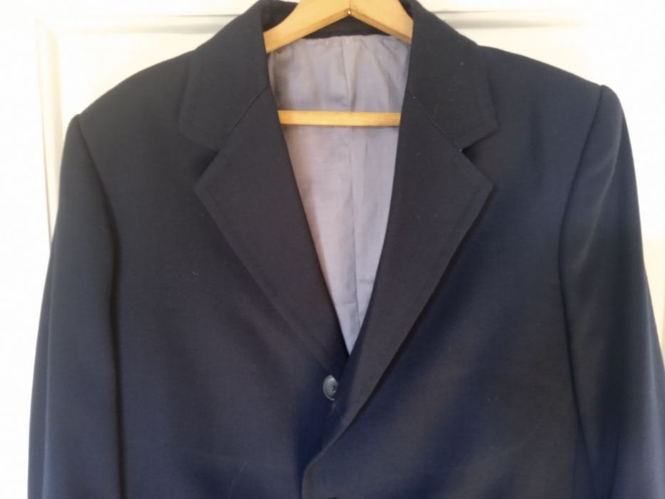 Нова тъмно синя пролетно есенна горница.