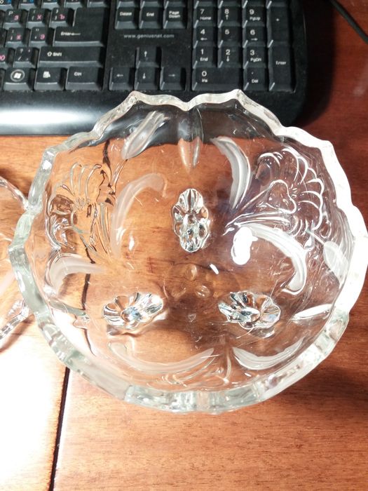 Хрустальная ваза-конфетница.