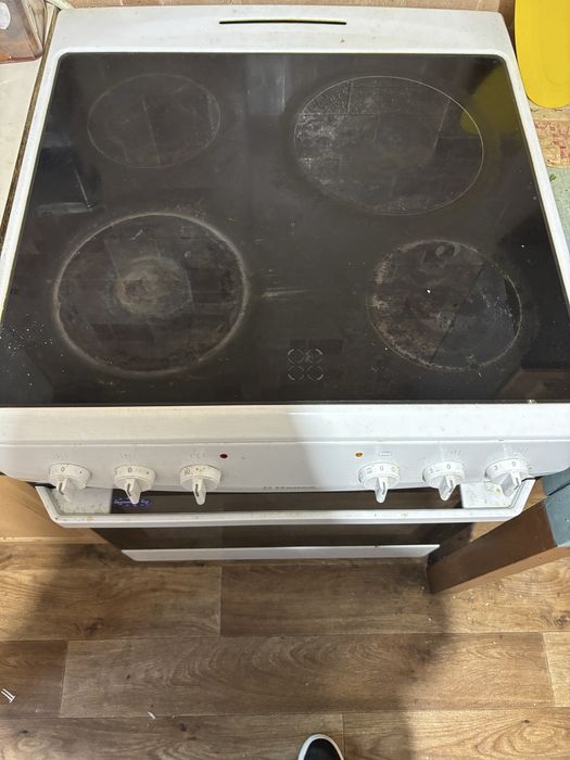 Продам электрическую плиту
