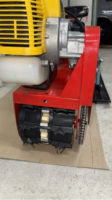 Детский бензиновый снегокат