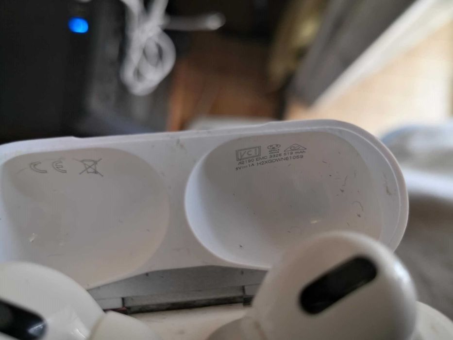 2 комплекта слушалки Aipods pro за части или ремонт