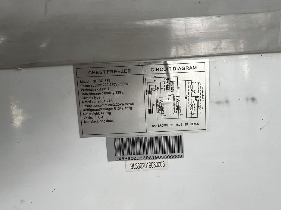 Продам витринный холодильник Almagreen