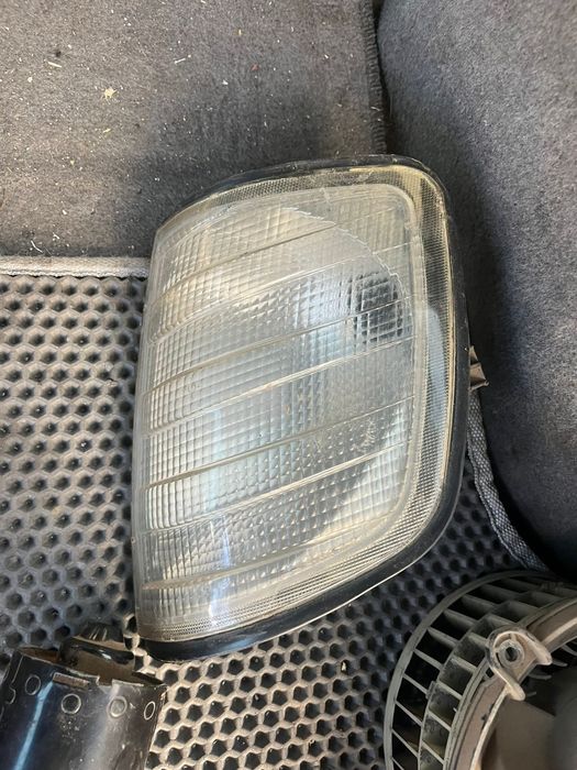 Продам запчасти  на Мерседес 190