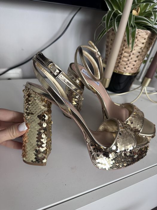 Високи обувки Steve Madden с пайети златни