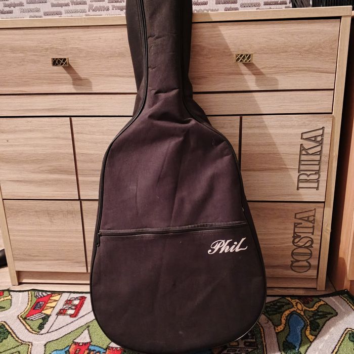 Гитара б/у в среднем состоянии