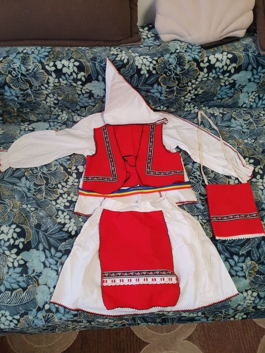 Costum serbare .Costum național .Pt  serbare sau diverse ocazii. 5 pie