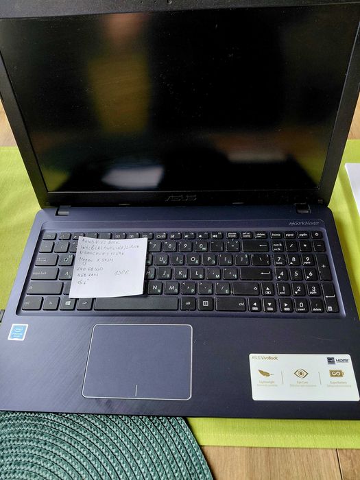Лаптоп Asus, модел и подробности в снимките