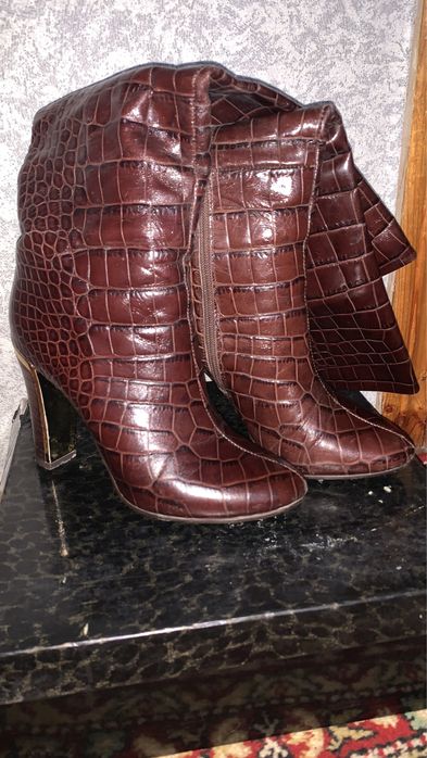 Продам кожаные осенние сапоги.