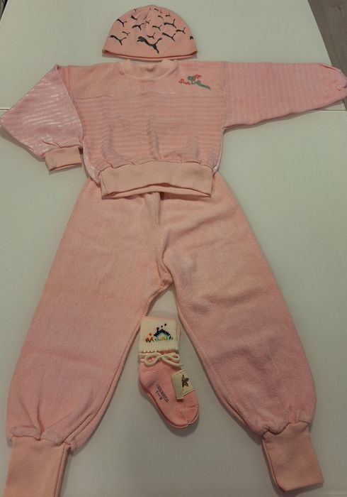 Комплект за момиченце,шапка и чорапи в розово