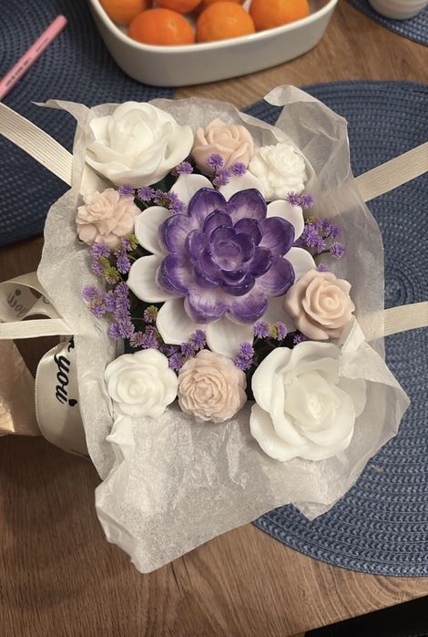 Ръчно изработени букети от сапун/свещи