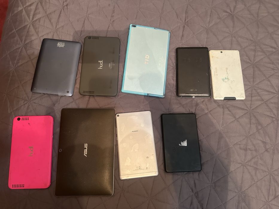 Vand tablete de piese