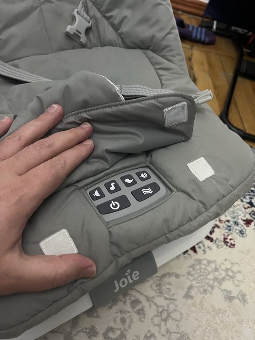 Продам детский шезлонг Joie