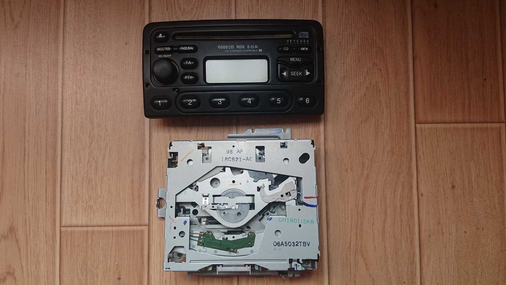 Панел за управление на CD 6000 и CD механизъм за CD 6000 форд.