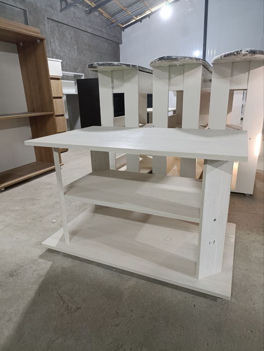 Столик универсал для офиса и дома