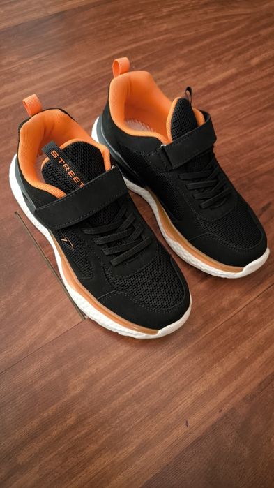 Кроссовки размер 35 .