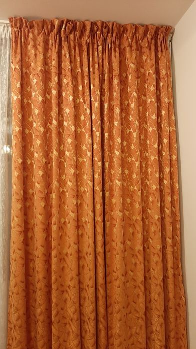 Vând draperie eleganta  și  cuvertura