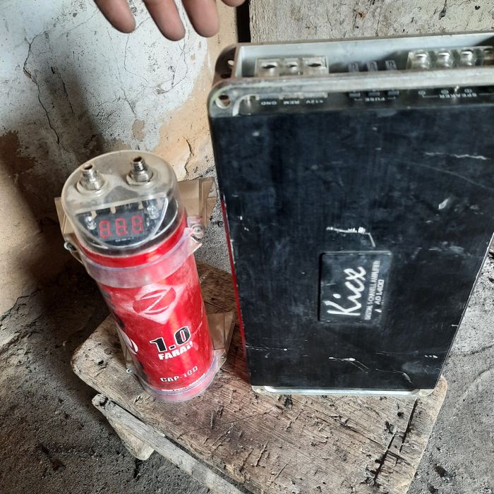 Продам усилитель с накопители