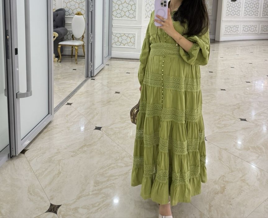 Продам все эти три платья