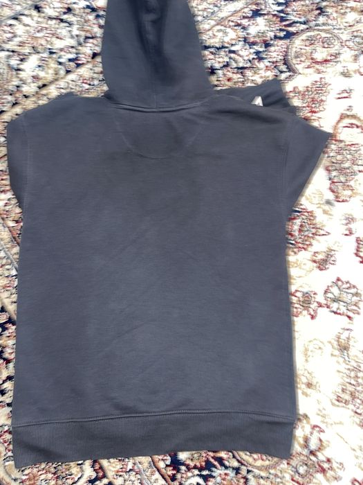 Levi’s худи продается