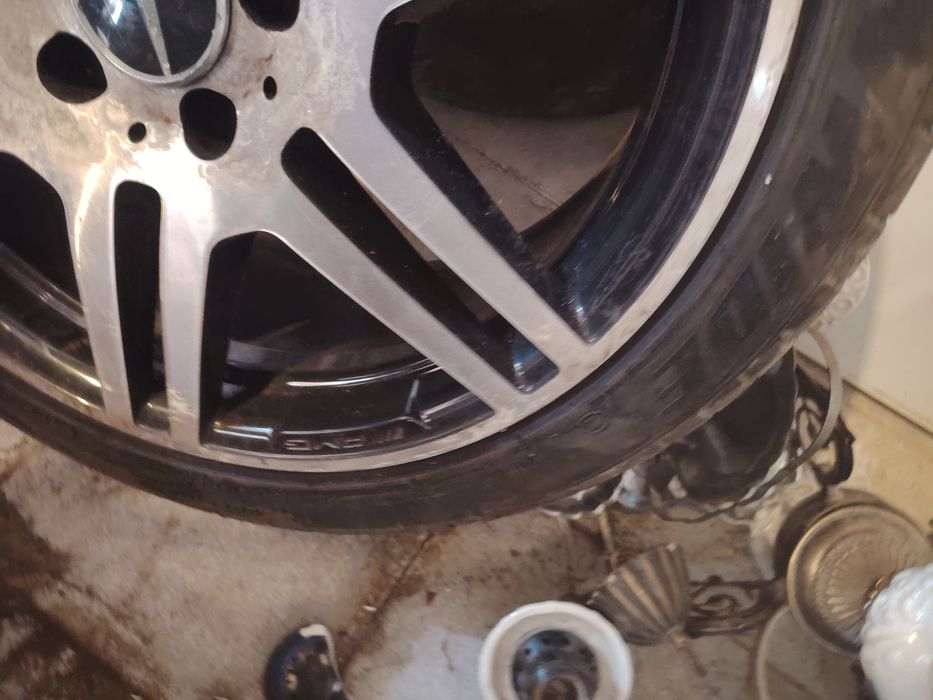 Mercedes AMG джанти и летни гуми 18 ки състояние много добро