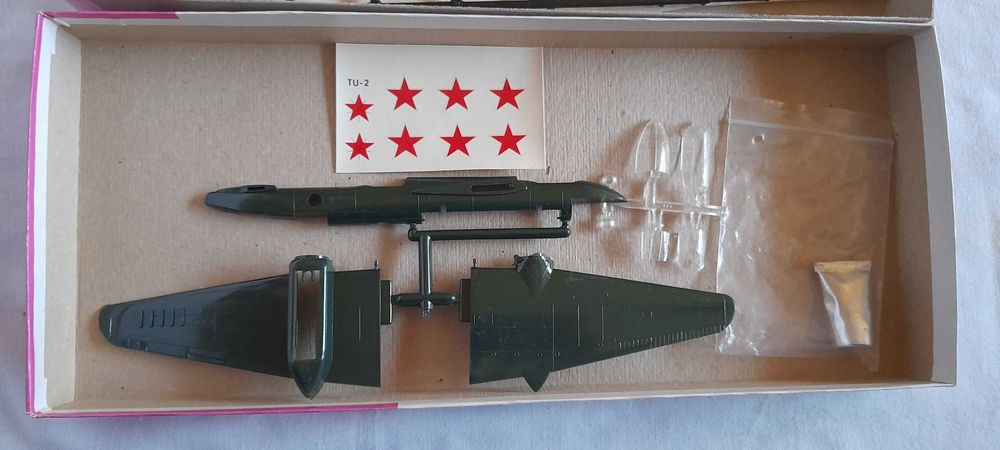 Играчки,сглобяваеми макети от 80-90 години, самолет и вертолет