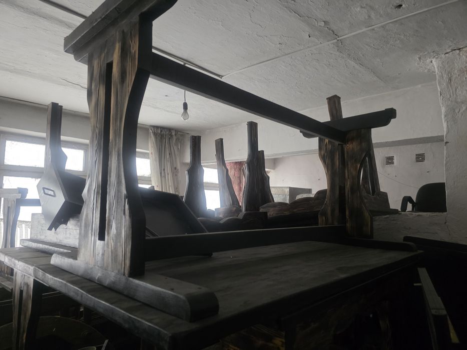 Продам диваны и столы для ресторана