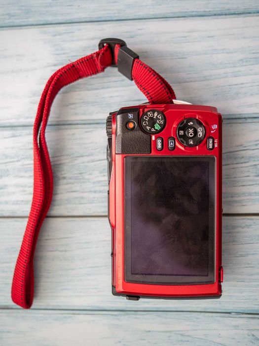 Продава подводен фотоапарат Olympus TG6