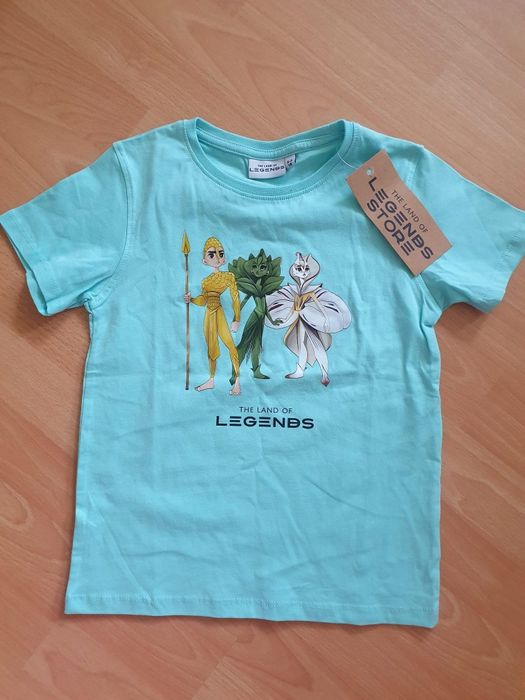 Set haine noi cu etichetă pt. 6-8 ani