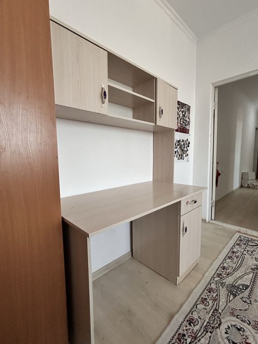 Учебный стол с шкафами