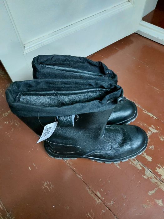 Продам сапоги новые