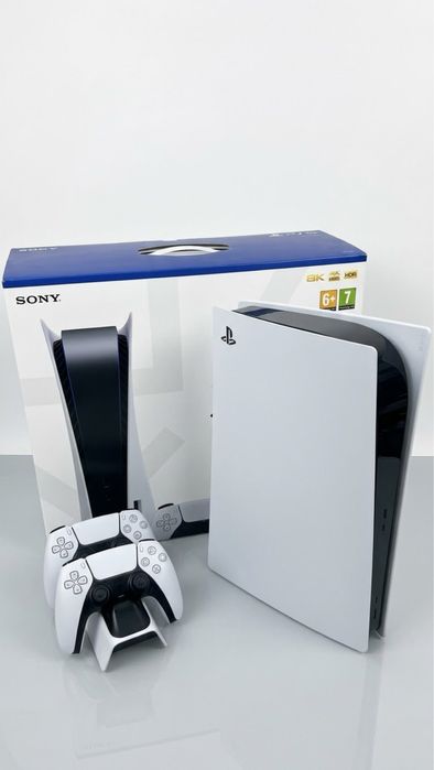 PlayStation 5 825GB + 2 джойстика + игры