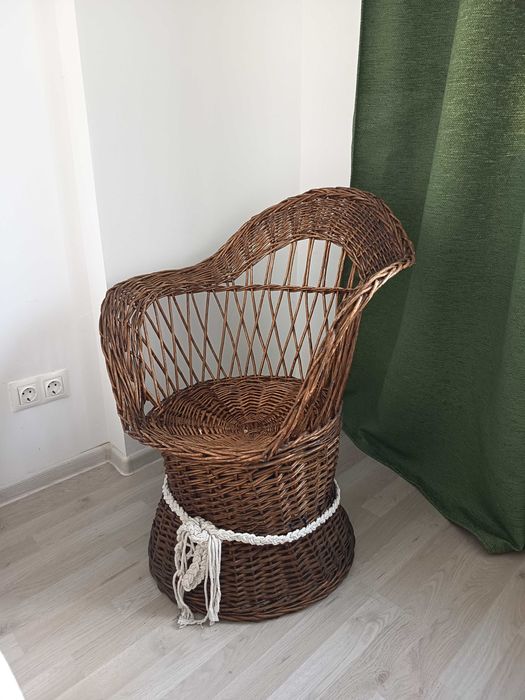 Scaun impletit din rachita