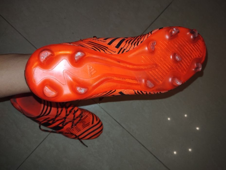 Vând ghete de fotbal adidas