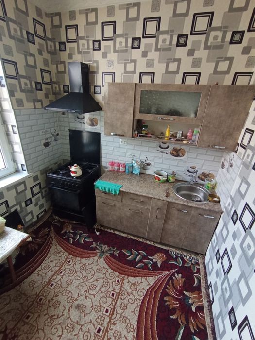 Arzon va qulay 6 xonali uy sotiladi