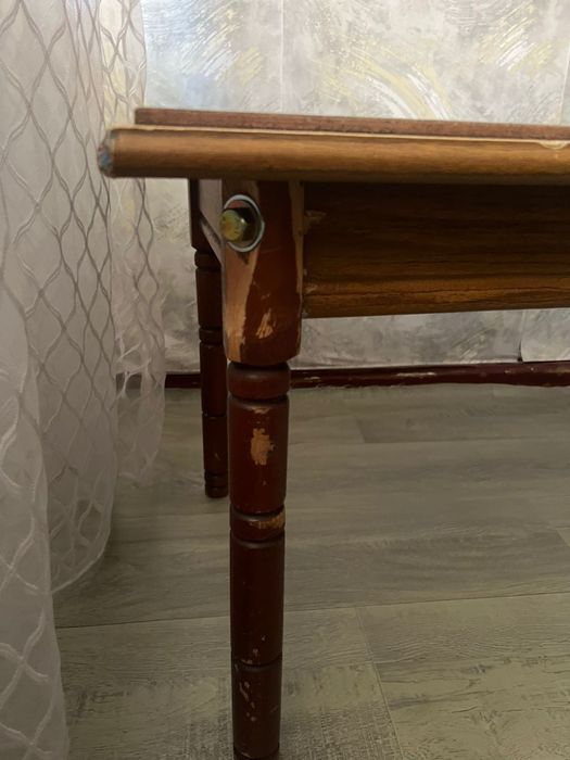 Стол журнальный деревянный