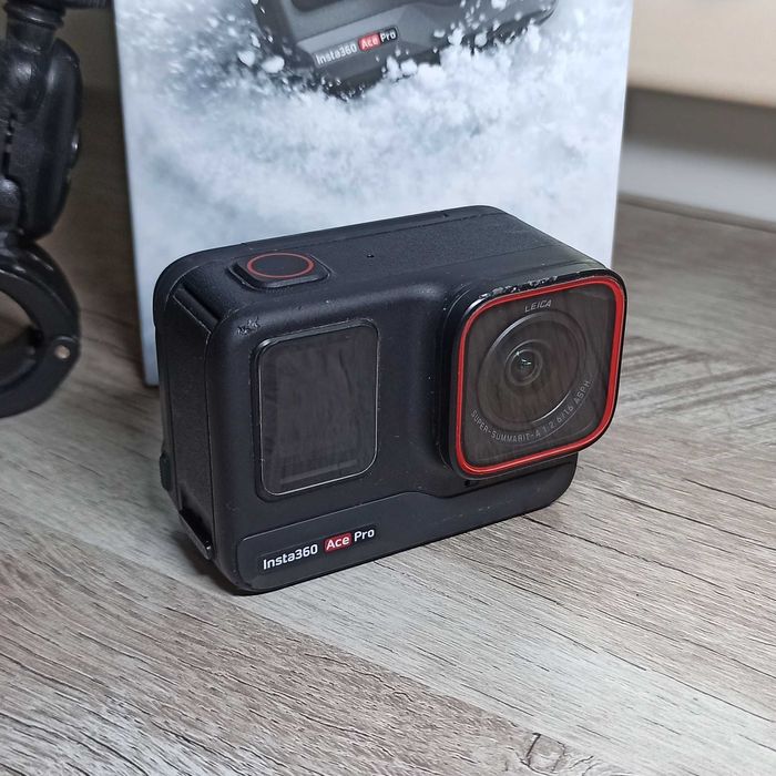 Экшн-камера Insta360 Ace Pro, 3 аккумулятора, зарядный кейс, чехол