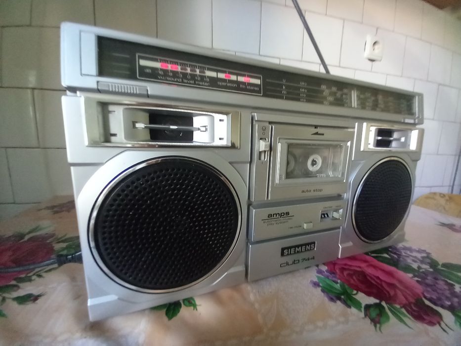 Radio casetofon  Siemens Club-74 și Samsung.