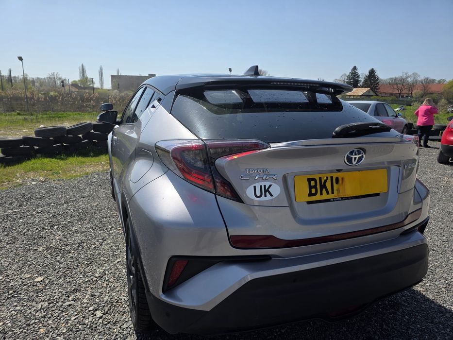 Toyota CHR hybrid benzina CVT faruri led vand intreaga sau dezmembrez