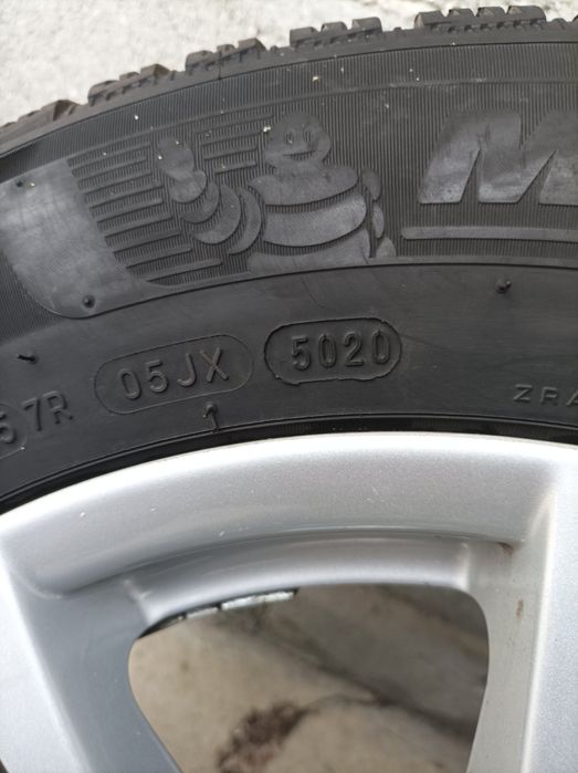 Оригинални джанти със зимни гуми за БМВ-16"